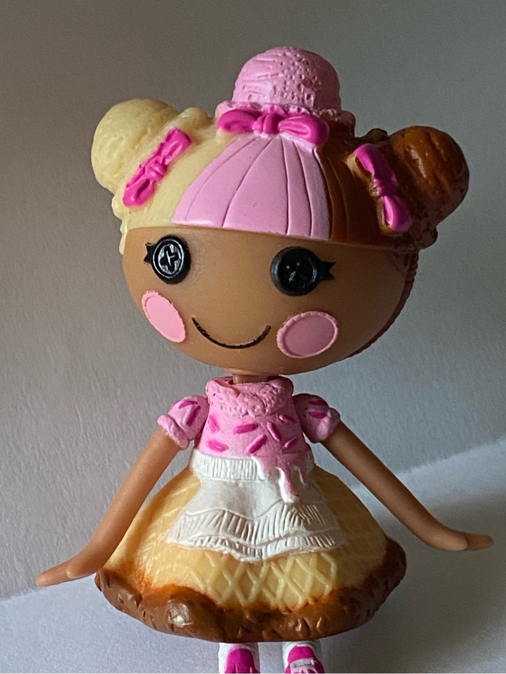 Lalaloopsy Mini Scoop Waffle Cone Doll - Picture 4 of 7